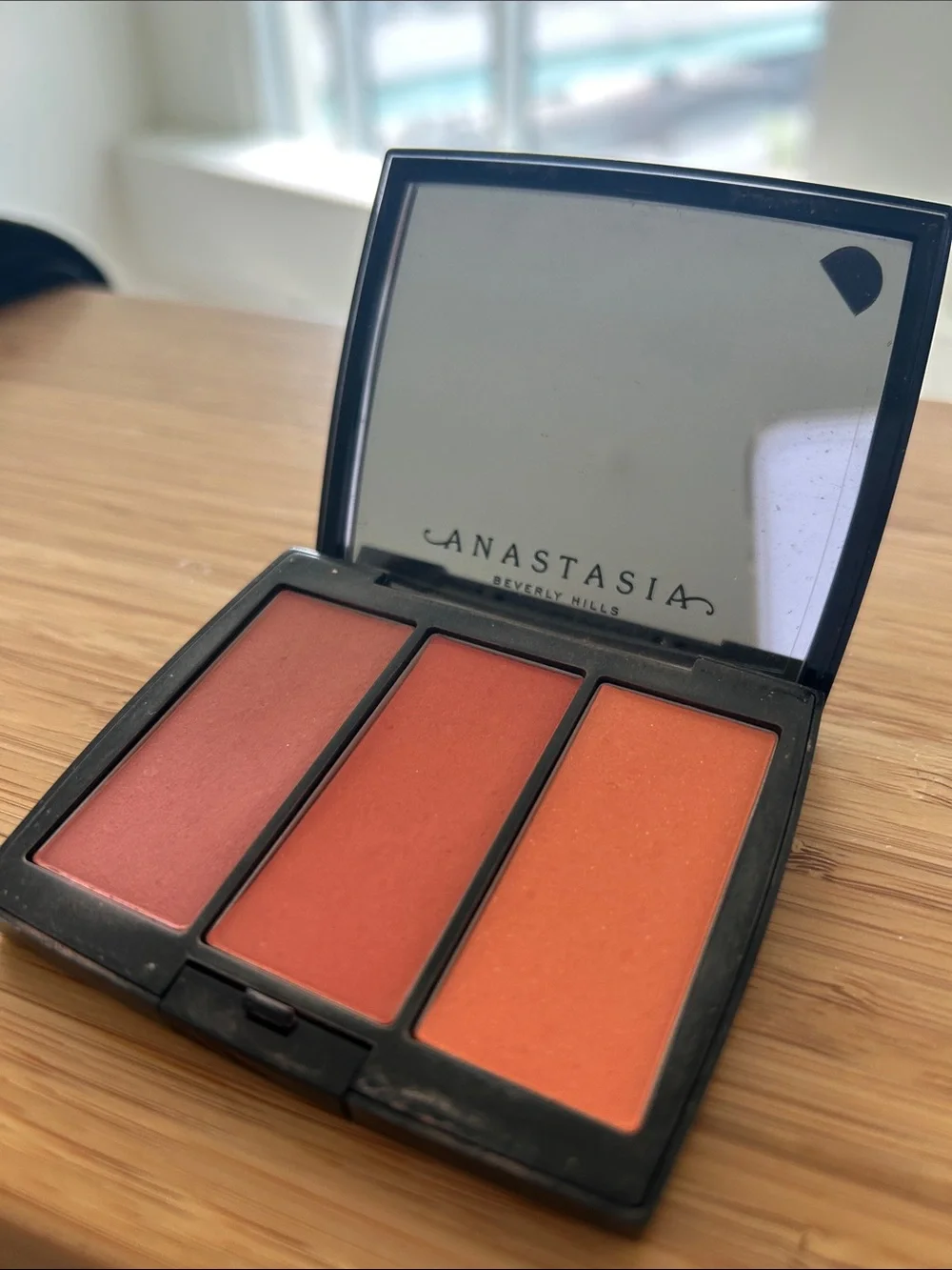 Anastasia Beverly Hills blush trio peachy love
